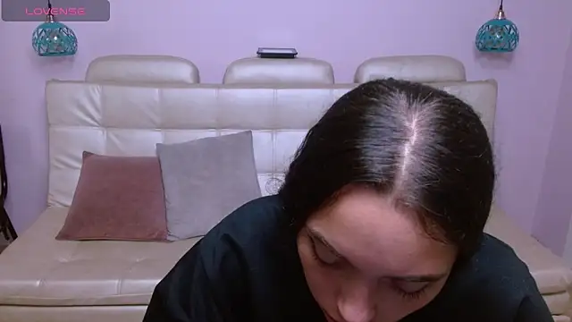 Marianne Cam online show from April 16, 2026, 1:45 pm