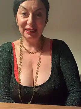 Lizzaa80 online show from August 5, 2026, 4:12 pm