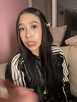 AlanaMartinez Pink online show from April 12, 2026, 8:50 am