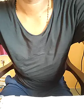 bullhottamil online show from April 17, 2026, 5:32 am