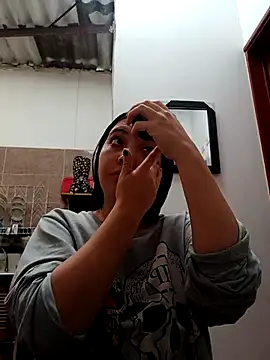 AlaiaLux online show from April 19, 2026, 9:06 pm