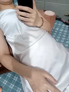 girl-girl-hot online show from April 15, 2026, 1:26 pm