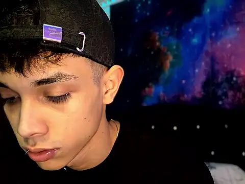 RoughDiamond  online show from May 12, 2026, 1:24 am