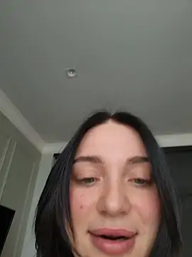 LucyHotty  online show from April 12, 2026, 9:56 am