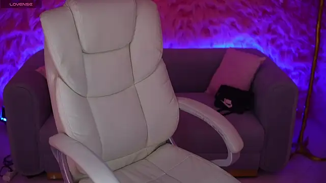 MeJessieDream online show from April 18, 2026, 6:05 am