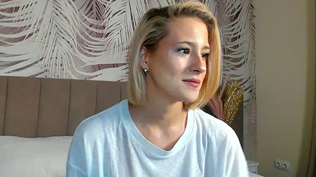 Lizzyvega online show from April 17, 2026, 1:52 am