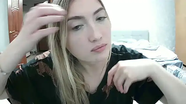 Snapshot of Mira_royy chatting on May 29, 2026, 4:13 pm Mira royy online show from May 29, 2026, 4:13 pm