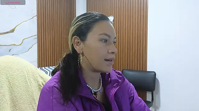 Snapshot of alonddra_tay chatting on June 17, 2026, 12:15 pm alonddra tay online show from June 17, 2026, 12:15 pm
