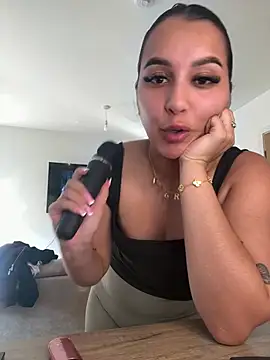 Snapshot of Miavelvetxoxo chatting on June 23, 2026, 5:33 pm Miavelvetxoxo online show from June 23, 2026, 5:33 pm