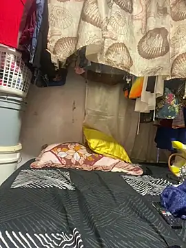 Malonna69 online show from April 30, 2026, 6:04 pm