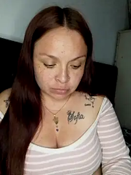 Lina19 93 online show from April 16, 2026, 5:08 am