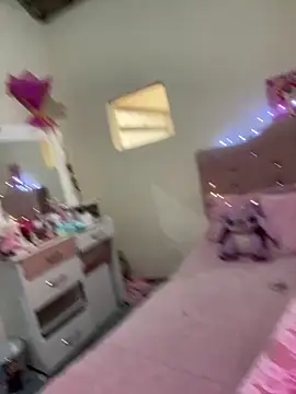 Miakittyyy online show from April 13, 2026, 2:32 pm