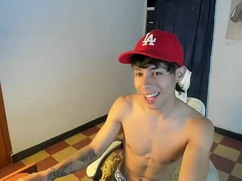 orrduz06 online show from April 13, 2026, 2:04 am