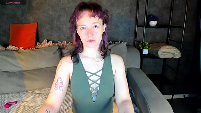 Snapshot of Ricki_Bloom chatting on July 19, 2026, 1:03 am Ricki Bloom online show from July 19, 2026, 1:03 am