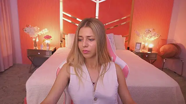 DoveLovee online show from June 12, 2026, 6:22 am