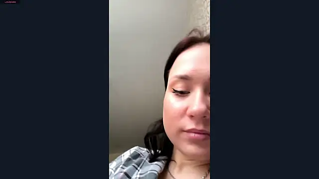 DinahZapalac online show from April 15, 2026, 9:15 am