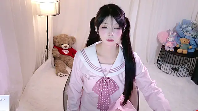 Zoe-001 online show from May 6, 2026, 2:10 pm