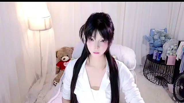 Zoe-001 online show from April 22, 2026, 1:51 pm