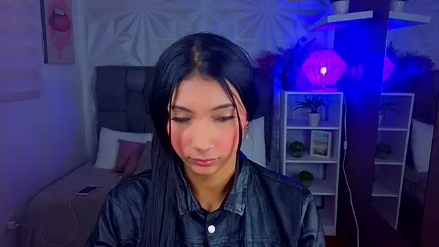 Perlaa moon  online show from July 14, 2026, 7:09 pm