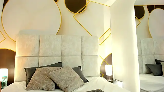 Liney09  online show from April 14, 2026, 7:41 pm