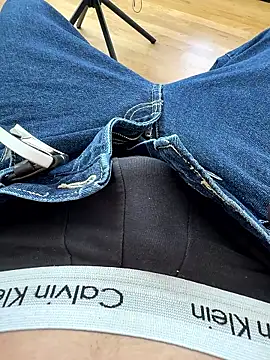 sasha737373 online show from April 26, 2026, 1:41 pm