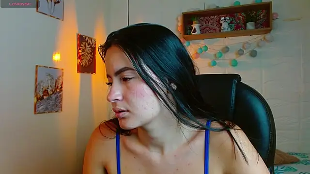Snapshot of rosaleia_ chatting on June 19, 2026, 3:23 am rosaleia online show from June 19, 2026, 3:23 am