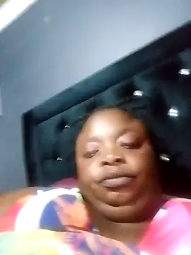 SweetBelly1 online show from April 20, 2026, 7:04 pm