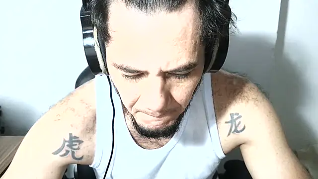 Snapshot of andrew_1520 chatting on August 7, 2026, 3:51 pm andrew 1520 online show from August 7, 2026, 3:51 pm