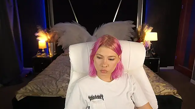Snapshot of PinkyTrix chatting on July 14, 2026, 7:20 pm PinkyTrix online show from July 14, 2026, 7:20 pm