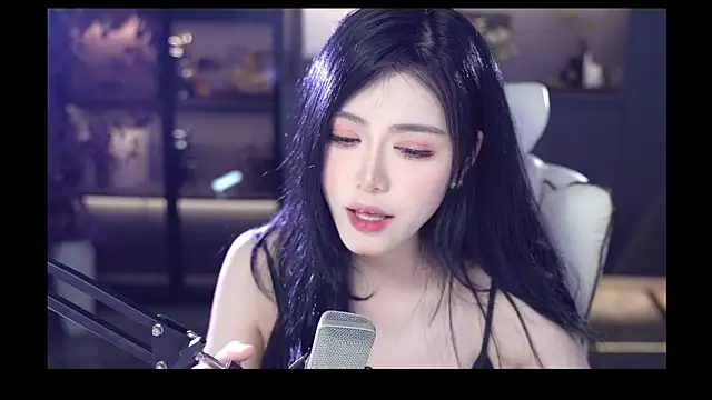 Snapshot of Seraphinei chatting on May 11, 2026, 2:45 pm Seraphinei online show from May 11, 2026, 2:45 pm