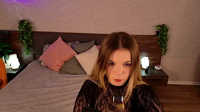 KimEvanss online show from April 14, 2026, 11:26 am