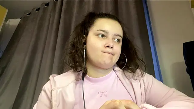 LonnaVandal online show from April 17, 2026, 5:49 pm