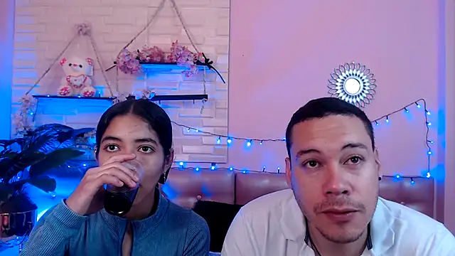 Aronandmoli69 online show from April 22, 2026, 12:01 pm