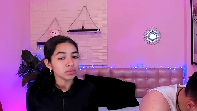 Aronandmoli69 online show from May 8, 2026, 12:09 pm