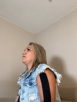 Camila Noer online show from May 14, 2026, 2:14 pm