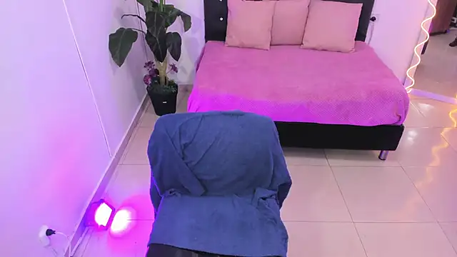 DANNA TAY online show from April 15, 2026, 7:29 pm