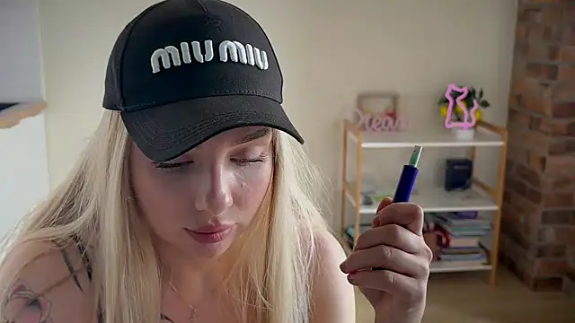 mari grey online show from April 23, 2026, 10:22 am