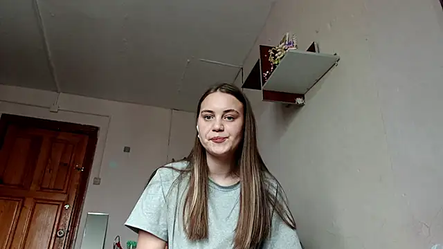 RoxanneStuard online show from April 17, 2026, 9:12 am