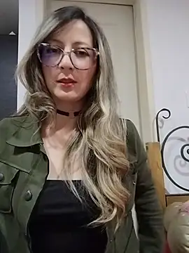 VALELUXX online show from May 16, 2026, 1:59 am