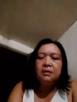 jeanyummytits online show from June 22, 2026, 7:11 pm