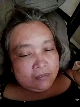 jeanyummytits online show from May 13, 2026, 2:29 am