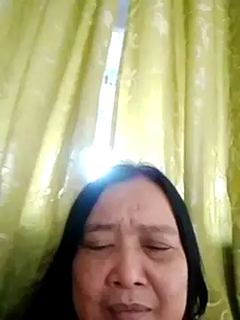 jeanyummytits online show from June 28, 2026, 12:28 am
