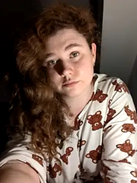 AmeliFoxi online show from April 15, 2026, 8:42 pm