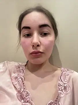 Doris2222 online show from April 12, 2026, 7:17 pm