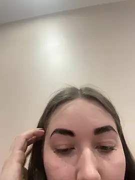 Doris2222 online show from April 13, 2026, 6:34 pm