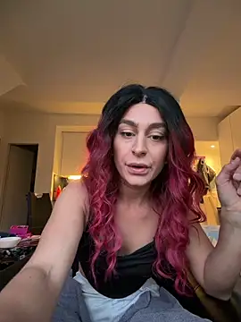 CurlyRouge online show from April 19, 2026, 6:10 pm