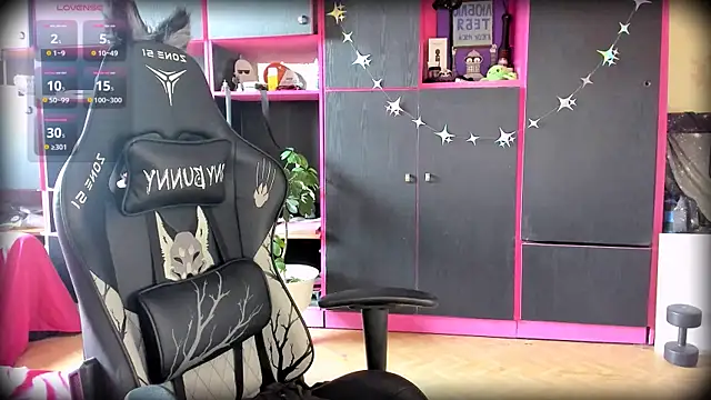 Neon Baddie online show from July 5, 2026, 7:04 am