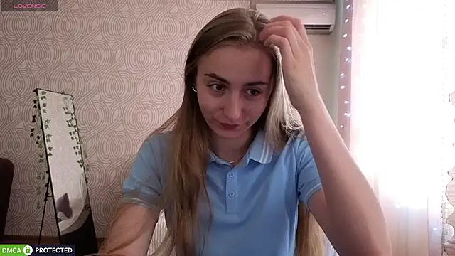 Snapshot of Your_Emily25 chatting on July 19, 2026, 8:12 am Your Emily25 online show from July 19, 2026, 8:12 am