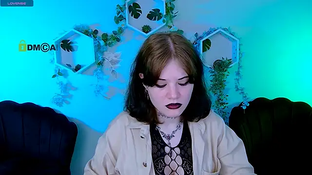 nikki kiss  online show from June 12, 2026, 8:34 am