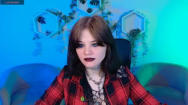 nikki kiss  online show from June 22, 2026, 8:22 am